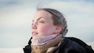 Miisa Nuorgam on vaikuttaja, toimittaja ja saamelainen, joka oppi saamen kielen vasta aikuisena. Katkeamaton – Vauvavuosi on kahdeksanosainen tv-sarja hänen elämästään.