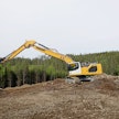 Pitkäpuomisen Liebherr 938 G8 Litronic -kaivinkoneen ulottuvuus on omaa luokkaansa, mutta liikkeet ovat normaaliulottuvuuksiin verrattuna hitaampia.