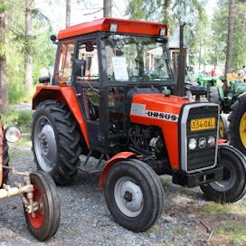 Ursus 3512 -traktoria valmistettiin vuosina 1984–2009 Varsovassa, Puolassa. 