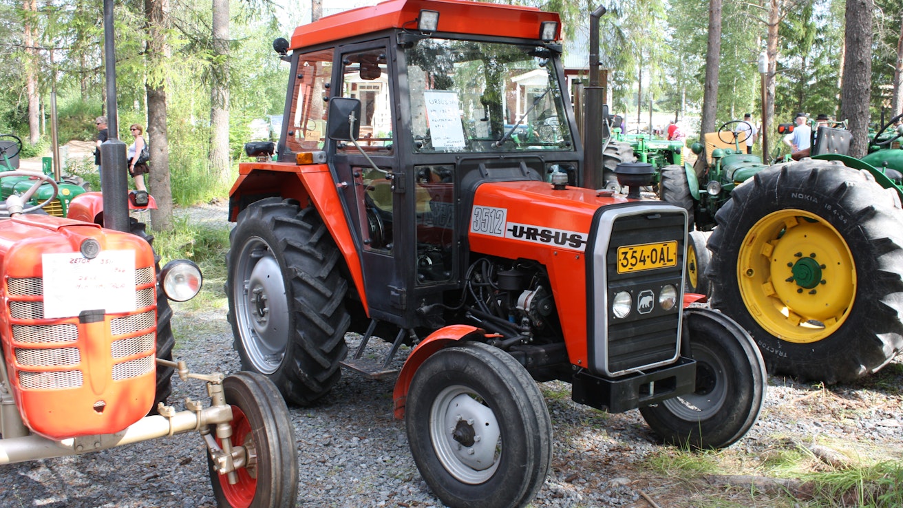 Ursus 3512 -traktoria valmistettiin vuosina 1984–2009 Varsovassa, Puolassa. 