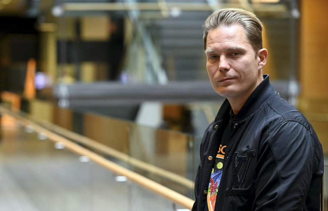 Pekka Haaviston kampanjaa tulee muun muassa Jare Tiihonen, joka on tullut tunnetuksi artistina nimellä Cheek. Lehtikuva / Heikki Saukkomaa.
