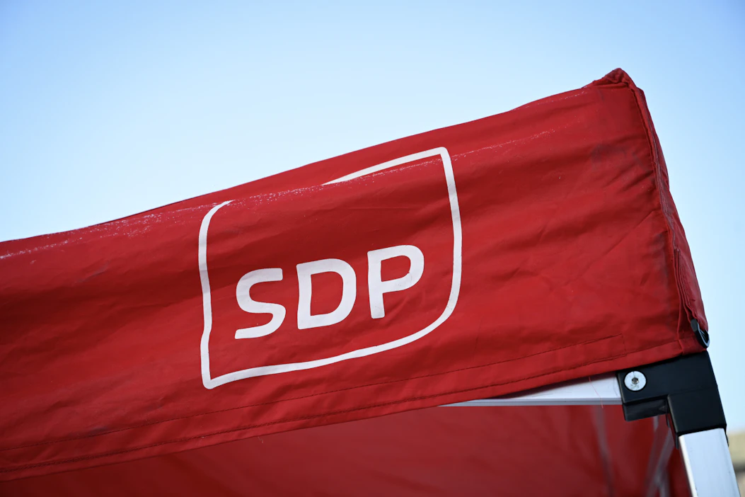 Tämänhetkinen pääoppositiopuolue SDP on monelle mieluinen seuraavaan hallitukseen. EMMI KORHONEN / LEHTIKUVA.
