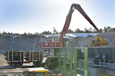 Metsä Group ilmoitti marraskuussa muutosneuvotteluista, jotka mahdollistaisivat tuotannonrajoitukset yhtiön sahoilla. Kuvassa tukin vastaanottoa Rauman sahalla.