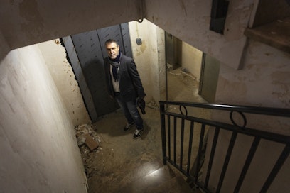 Miguel Àngel Bertomeu pitää itseään onnekkaana, koska hän menetti vain autonsa. Tuttavaperheestä kuoli lapsi hukkumalla parkkihalliin. 