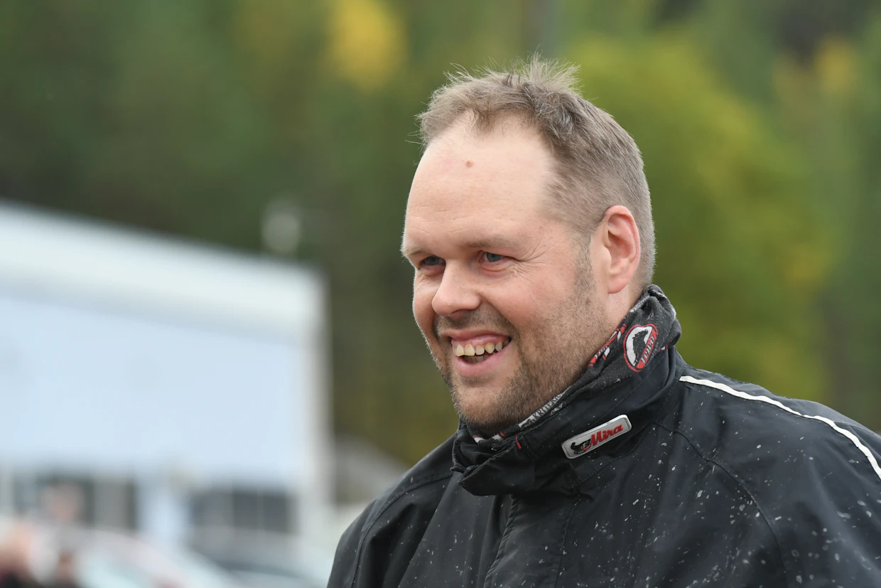 Timo Korvenheimon tavaramerkkejä on aktiivinen ote tallin hevosmateriaalin hankinnassa.