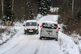 Uusien pakettiautojen toimitusten takkuilu piti vanhat autot liikenteessä.