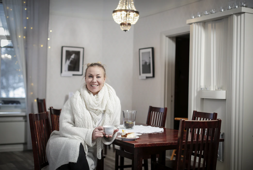 Ravintola Naissaaren Koskenhenki hankkii kaikki elintarvikkeiden raaka-aineensa lähituottajilta, yrittäjä Marianne Hautsalo kertoo.