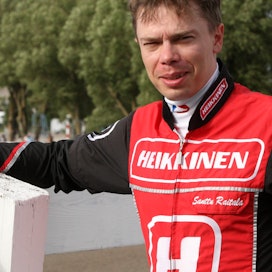 Santtu Raitalalla on hyvä mahdollisuus päättää Jokimaan launtainen T75-kierros voittoon Jouni Hakkisen Perchpondin rattailla.
