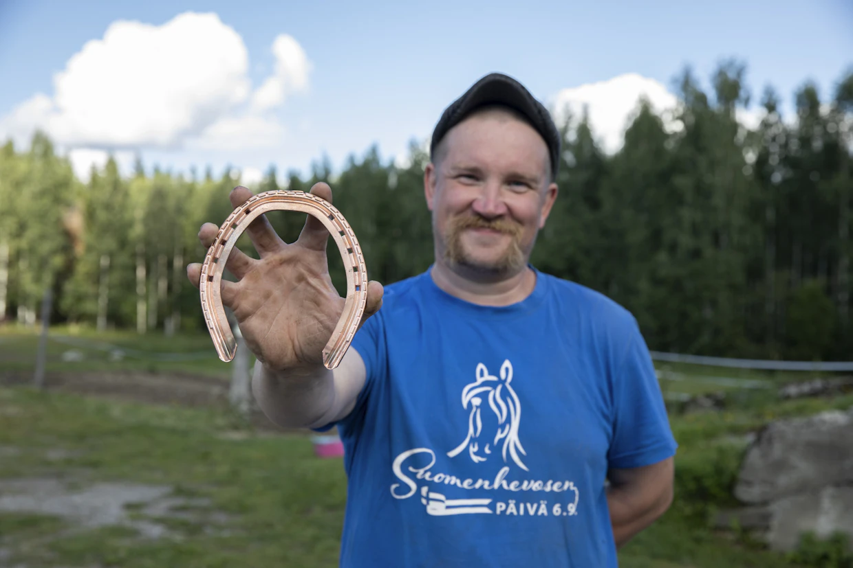 Tulevaisuudelta Anssi Muhonen toivoo, että varsoja tulisi tasaisesti opetettavaksi. ”Ja olisi hienoa, jos pystyisi jossain kohtaa palkata työntekijänkin yritykselle.”