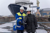 Meyer Turun toimitusjohtaja Tim Meyer ja TUI Cruisestin toimitusjohtaja Wybcke Meier iloitsivat Mein Schiff 7:n vesillelaskemisesta, vaikka kuvassa allas on vielä tyhjä.