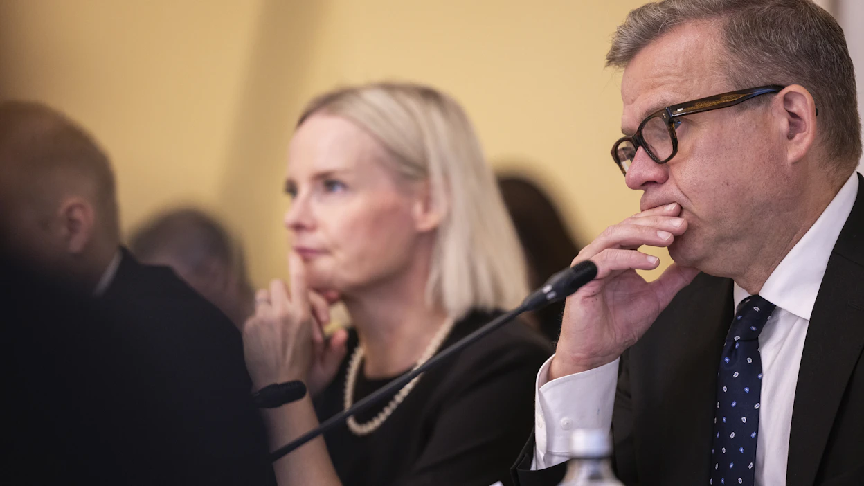 Valtiovarainministeri Riikka Purra (ps.) ja pääministeri Petteri Orpo (kok.).