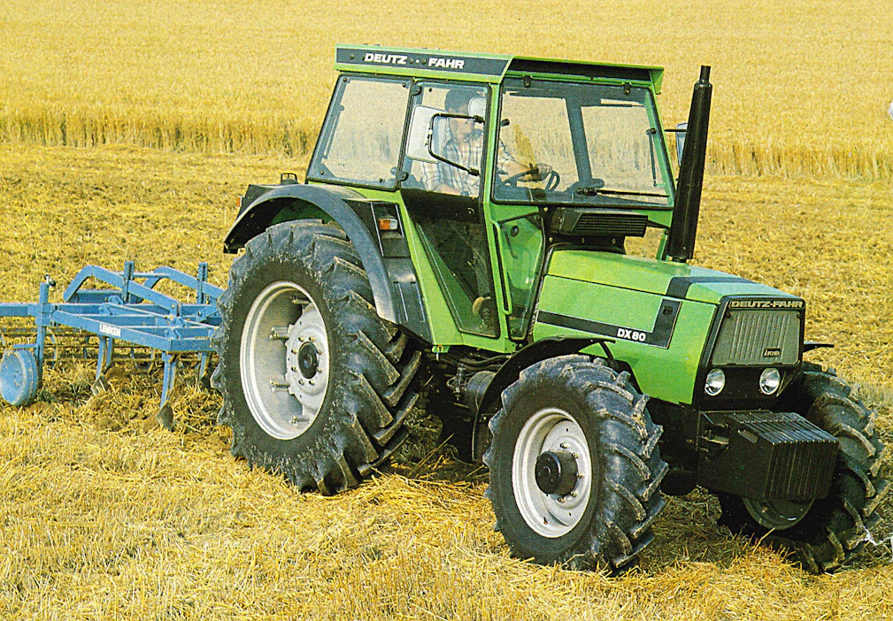 Deutz-Fahr kuuluu vanhimpiin merkkeihin, ensimmäinen saksalainen traktori, bensakäyttöinen Deutz Pfluglokkomotive, valmistui v. 1907. Merkki vaihtui Deutz-Fahriksi v. 1981, sadonkorjuukoneita ja aiemmin myös traktoreita tuottanut Fahr oli siirtynyt kokonaan Deutzin omistukseen 6 vuotta aiemmin. Vuonna 1995 Deutz-Fahrista tuli osa Same-konsernia.