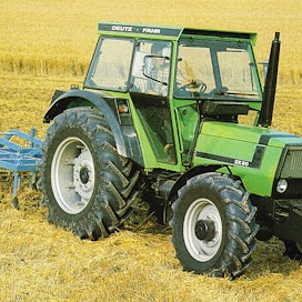 Deutz-Fahr kuuluu vanhimpiin merkkeihin, ensimmäinen saksalainen traktori, bensakäyttöinen Deutz Pfluglokkomotive, valmistui v. 1907. Merkki vaihtui Deutz-Fahriksi v. 1981, sadonkorjuukoneita ja aiemmin myös traktoreita tuottanut Fahr oli siirtynyt kokonaan Deutzin omistukseen 6 vuotta aiemmin. Vuonna 1995 Deutz-Fahrista tuli osa Same-konsernia.