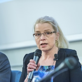 Perussuomalaisten 1. varapuheenjohtaja, kansanedustaja Leena Meri pitää alueellisia tukia polttoaineiden hinnan nousun lieventämiseksi monimutkaisina.