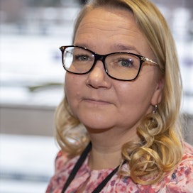 Suomen Hippoksen toimitusjohtaja Minna Mäenpää vakuuttaa keskusjärjestön suhtautuvan suomenhevosten kilpailumahdollisuuksiin vakavasti.
