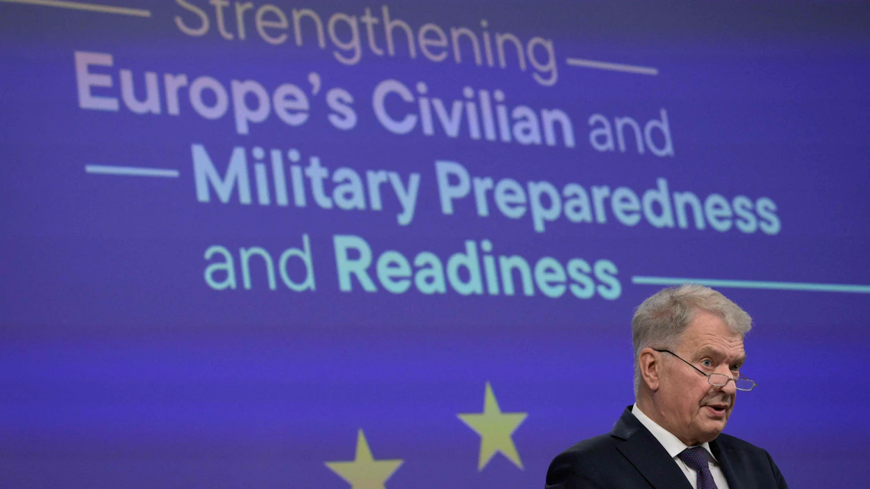 Niinistö esitteli torstaina Euroopan kriisivalmiutta koskevaa raporttiaan Euroopan parlamentille, minkä jälkeen hän kommentoi vallitsevaa maailmanpoliittista tilannetta ja Euroopan varautumista medialle. LEHTIKUVA/AFP.