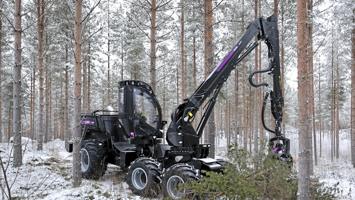 Metsäkonevalmistaja Logset on vahvistanut osaamistaan metsäkoneidensa toteutuksissa. Nyt pääosa harvesterimalleista on varustettu yrityksen omaa tuotantoa olevilla liikeratanostureilla.