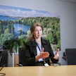 Riittävä kassavirta painaa nykyisin enemmän kuin vakuudet, sanoo OP Hämeen yritysasiakkaista vastaava Eeva Vainio. Hän on kotoisin Somerolta ”peltojen keskeltä” ja kasvoi yrittäjyyteen K-kauppiaan tyttärenä.