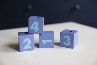 Aprillipäivänä vitsinä kerrotut vauvauutiset voivat ahdistaa tahattomasti lapsettomia.