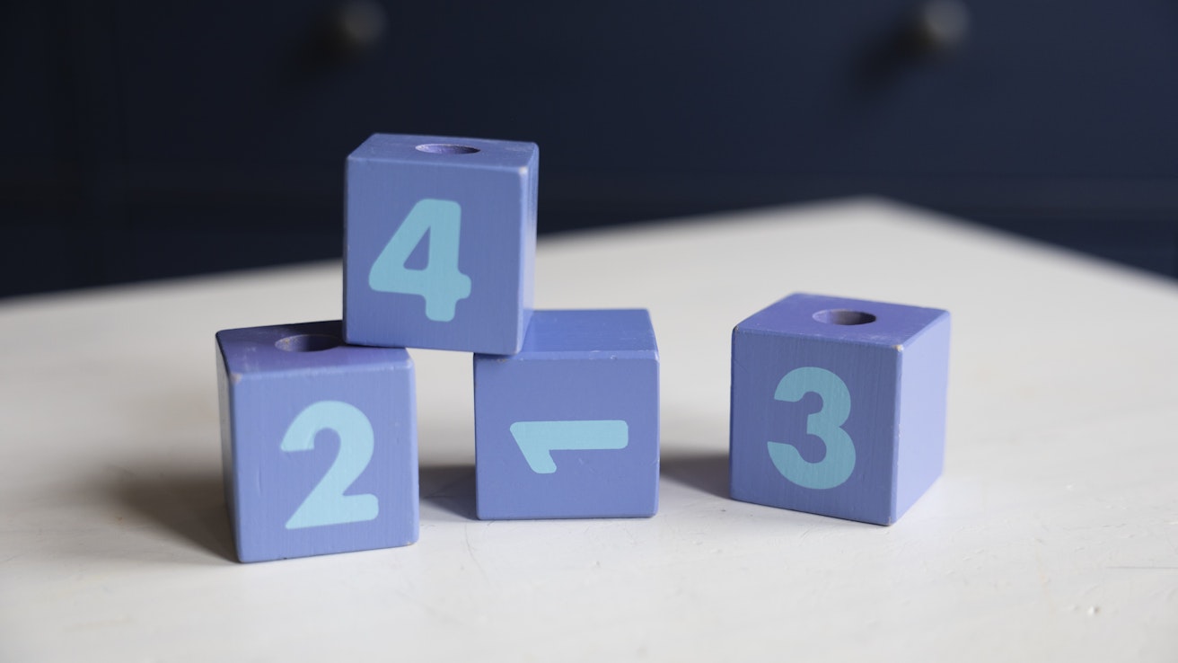 Aprillipäivänä vitsinä kerrotut vauvauutiset voivat ahdistaa tahattomasti lapsettomia.