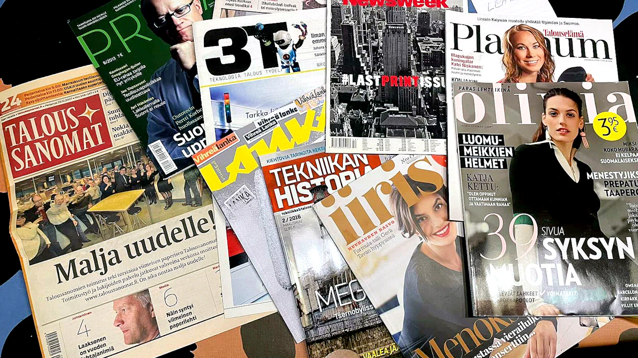Mediataloja koetellaan taloudellisesti. Kuvassa on kerättynä kunkin mediabrändin viimeisiä printissä julkaistuja numeroita kotimaassa ja ulkomailla.