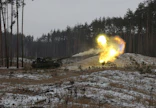 Venäjän lisäjoukot ovat vaikeuttaneet Ukrainan etenemistä Luhanskissa. Kuvassa ukrainalainen tankki lähellä Kreminnaa Luhanskin alueella aiemmin tammikuussa. LEHTIKUVA / AFP. 