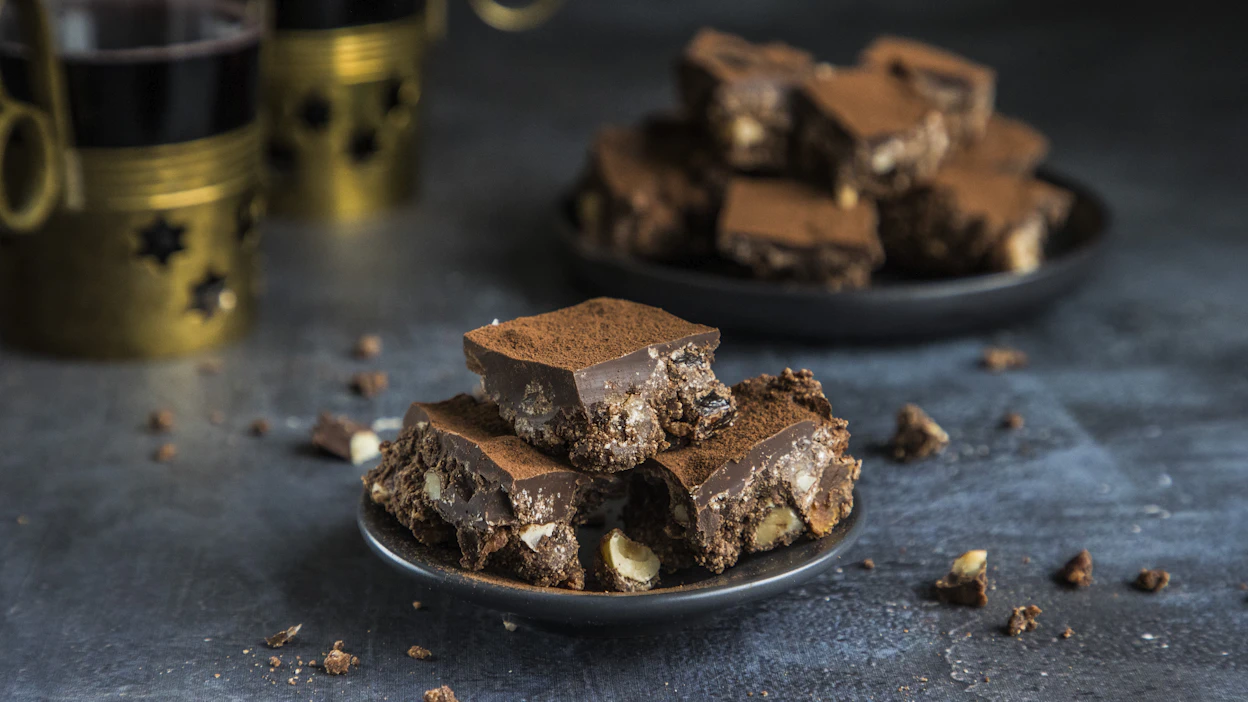 Panforte, joka italiaksi tarkoittaa voimakasta leipää, on koukuttavan hyvää. Siinä maistuvat suklaa, pähkinät, aprikoosi ja rusinat.