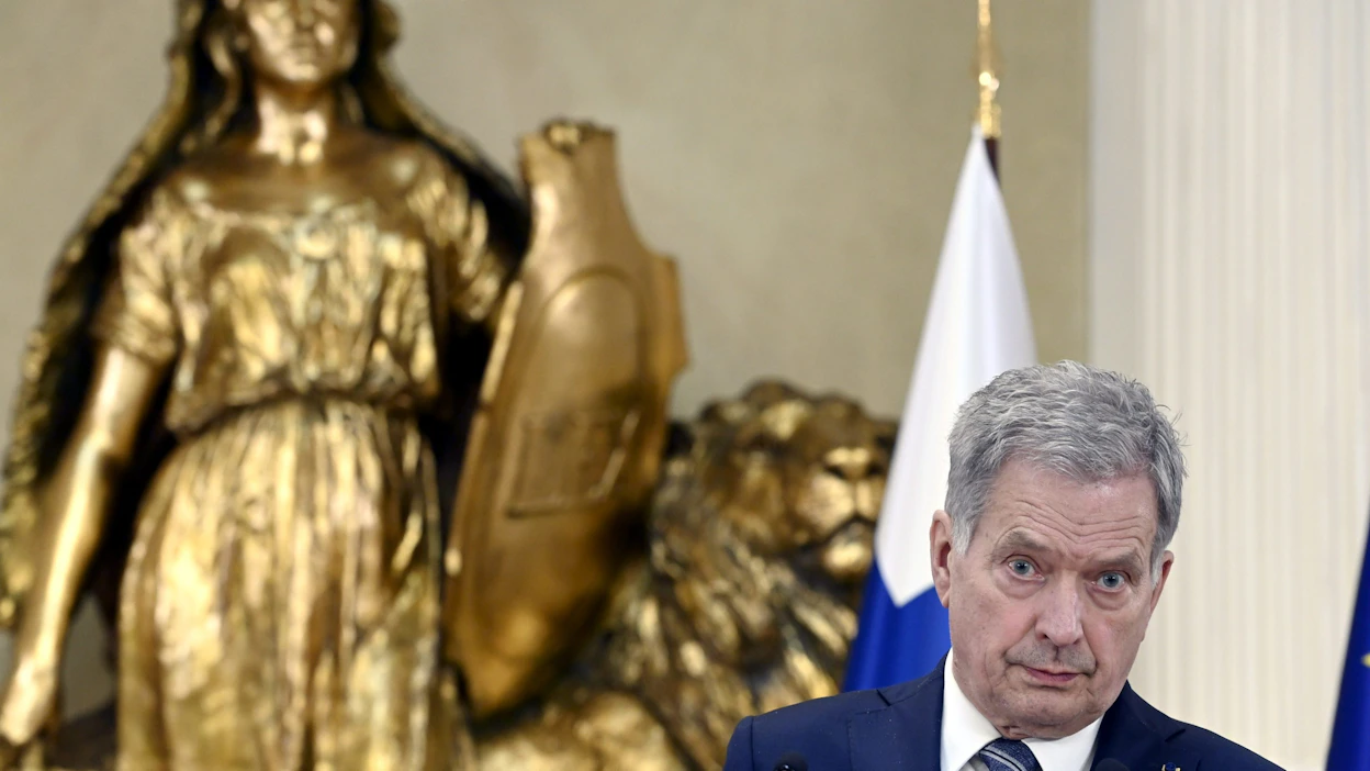 presidentti Sauli Niinistö vahvistaa Suomen Nato-jäsenyyttä koskevan lait presidentin esittelyssä iltapäivällä.