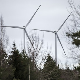 Suomen tuulivoimatuotanto on keskittynyt Länsi-Suomeen. Kuva on Lapualta.