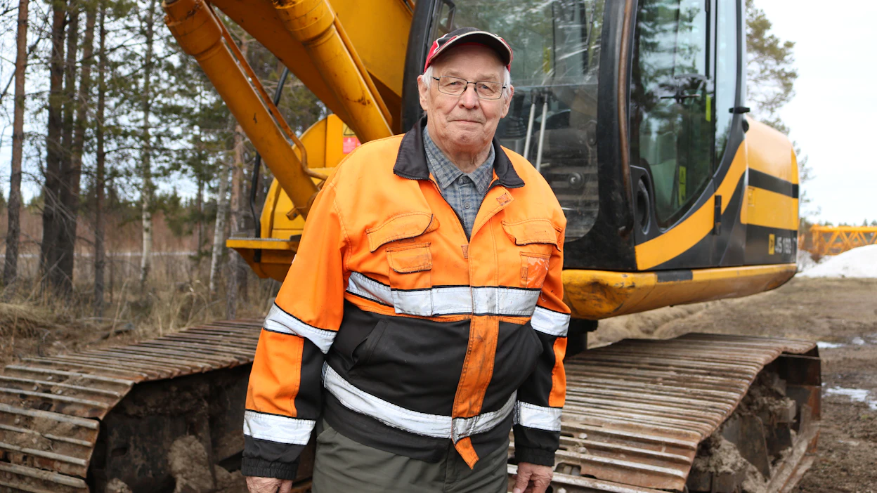 Pitkän linjan metsäkoneyrittäjänä Esa Kittilä harmittelee, että korkeat kustannukset napsivat kannattavuuden olemattomiin.