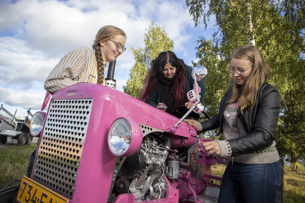 Jenna-Janika Kekin (vas), Anne Ronkaisen ja Inka-Milla Kekin muodostama Valmet Martat on ollut kasassa jo kuusi vuotta ja yhteinen matka jatkuu.