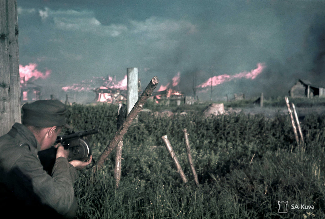 Jatkosotaa pidetään jatkona talvisodalle. Hyökkäysvaiheessa otettiin talvisodassa menetetyt alueet melko nopeasti nopeasti takaisin korkojen kera.