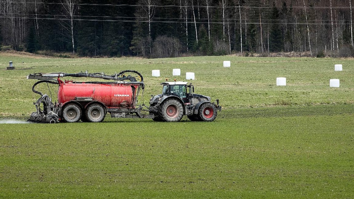 ”Fosforin käyttöä ei rajoiteta viljelijöille mahdottomilla tavoilla”, Anne Kalmari sanoo.