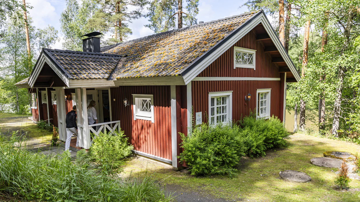 Tutkimuksen mukaan joka viides omistaa oman ja joka neljännellä on vanhempien tai suvun omistama mökki. Mökin yhteiskäyttö tai vuokraaminen on harvinaisempaa. Kuvituskuva.