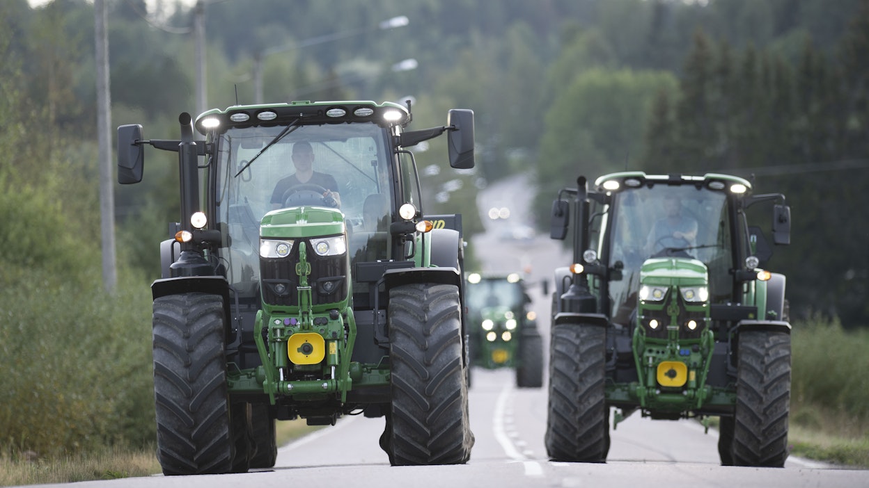 Koneviesti tutki traktorivertailun yhteydessä huippunopeuden vaikutuksia käytännön elämässä.