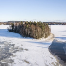 Pitkän ajan tilastojen mukaan terminen kevät alkaa Suomen eteläosassa keskimäärin maaliskuun lopussa ja Pohjois-Lapissa huhtikuun lopun tienoilla. Kuvituskuva.