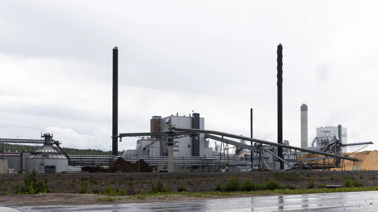 Metsä Groupin Äänekosken biotuotetehtaan oman henkilökunnan lisäksi seisokissa työskentelee noin 2 000 yhteistyökumppaneiden työntekijää.