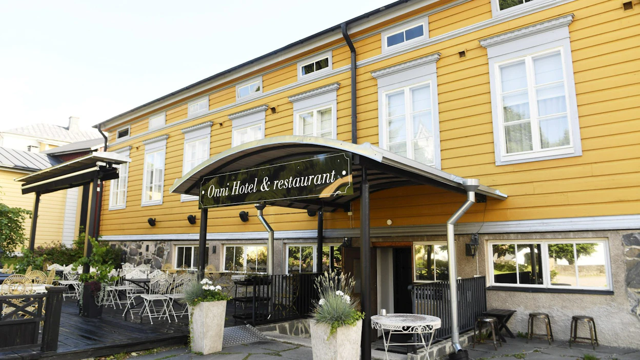Eniten kotimaisia yöpymisiä kirjattiin heinäkuussa. Kuvassa hotelli Porvoossa. LEHTIKUVA / VESA MOILANEN.