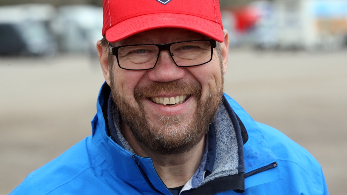 Kimmo Lampisella on pitkä kokemus kuntasektorilta terveysvalvonnan johtajana ja hevoseläinlääkärinä sekä niin ratsastus- kuin raviurheilun harrastajana.