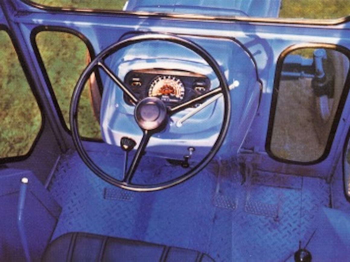 73Leyland2100ohjaamo