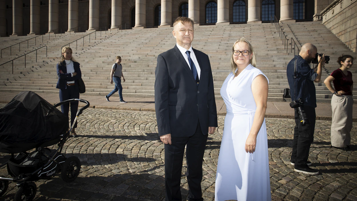 Suomen Hippoksen puheenjohtaja Antti Lehtisalo ja toimitusjohtaja Minna Mäenpää vastasivat keskustelijoiden kysymyksiin tiistain avoimessa teams-kokouksessa. Arkistokuva.