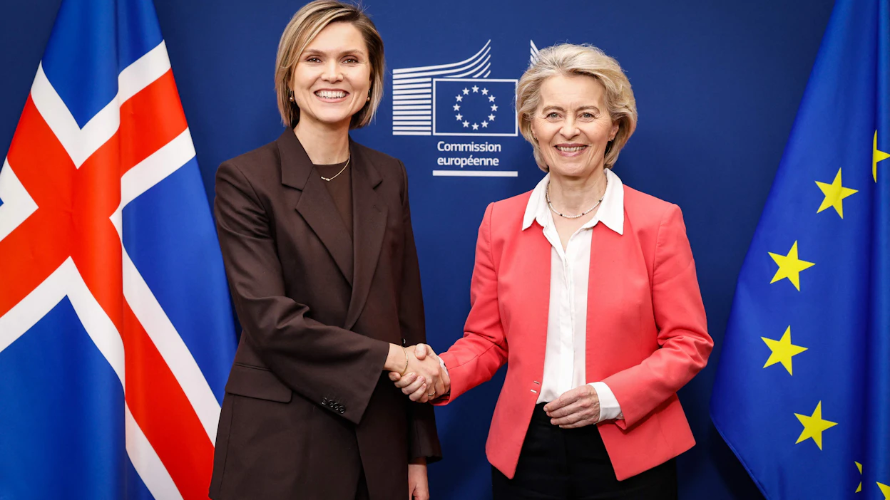 Islannin pääministeri Kristrun Frostadottir (vas.) tapasi EU-komission puheenjohtajan Ursula von der Leyenin tammikuun puolivälissä. LEHTIKUVA / AFP.