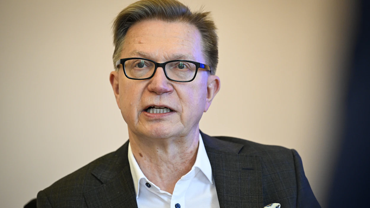 Raportin sisältöä esittelee julkistustilaisuudessa muun muassa alivaltiosihteeri Timo Lankinen valtioneuvoston kansliasta. EMMI KORHONEN / LEHTIKUVA.