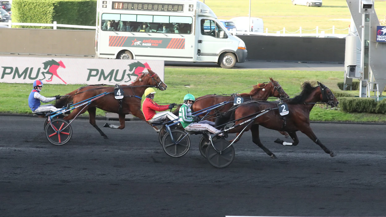 Jean-Michel Bazíre ennätti poseeraamaan yleisölle, kun Jushua Tree kiri Criterium Continentalin ykköseksi ja mukaan tannikuun lopun Prix d’Ameriqueen. Muutkin kärkisijat menivät Ranskaan.