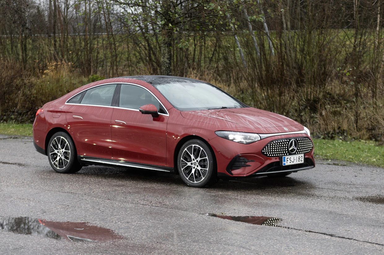 Vuuden autoksi Suomessa valittu CLA on lisännyt Mercedeksen myyntiä.