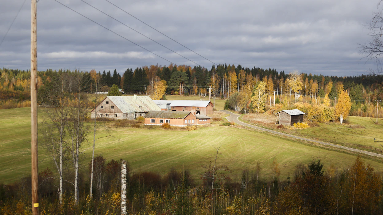 Maaseudulla on paljon autioituneita taloja ja jopa kokonaisia kyliä. Kuvituskuva.