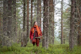 Kotipihasta aukeava metsä on Essi Korvalle tärkeä innoituksen lähde.