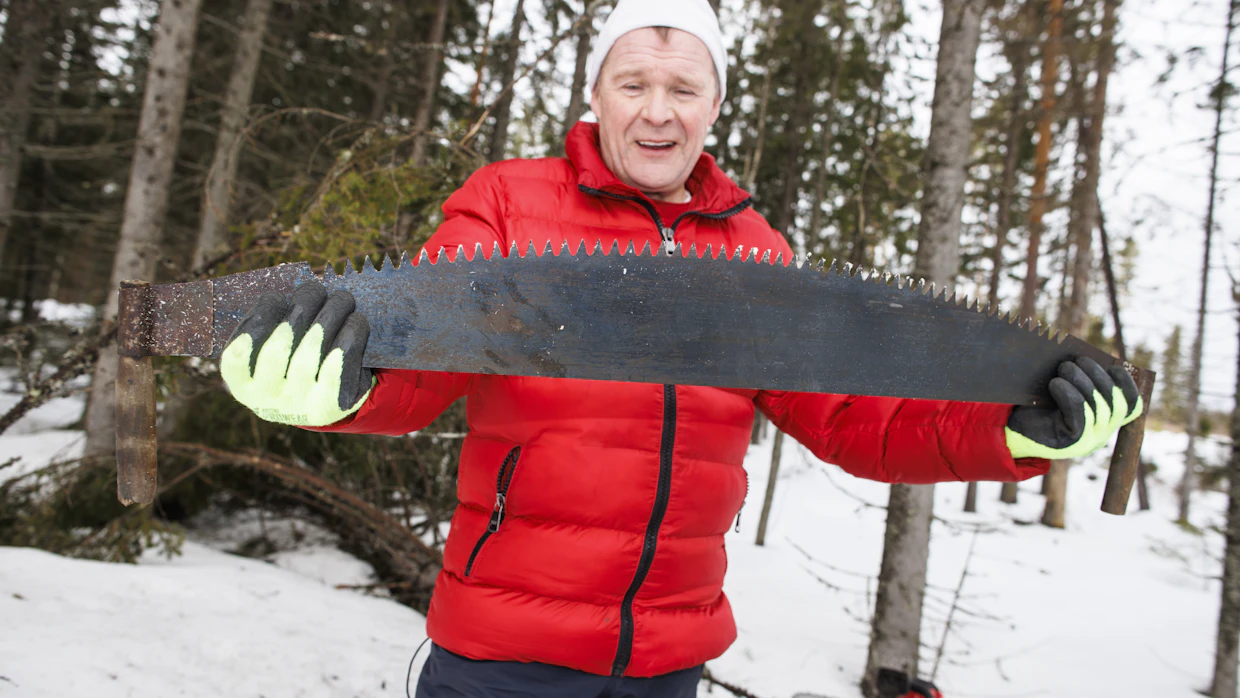 Jykevä justeeri kuuluu kaiketi yhä venäläisten taistelupanssarivaunujen varustukseen. Suomalaisia T-72-vaunuja aikanaan romuttanut Arto Siekkinen sai muistoksi panssarivaunujusteerin.