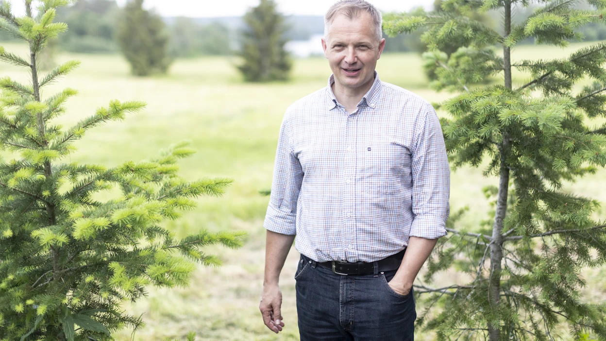 Metsäalalla työskentelyn lisäksi Sauli Brander on viljelijä. Hänet valittiin vuonna 2021 Itämeren ympäristöystävällisimmäksi viljelijäksi.