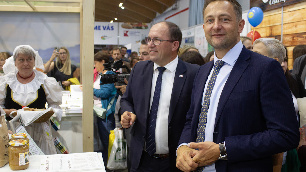 Maatalouskomissaari Christophe Hansen (oik.) vieraili elokuussa maatalousnäyttelyssä Tšekin tasavallassa maan maatalousministeri Marek Výbornýn kanssa.